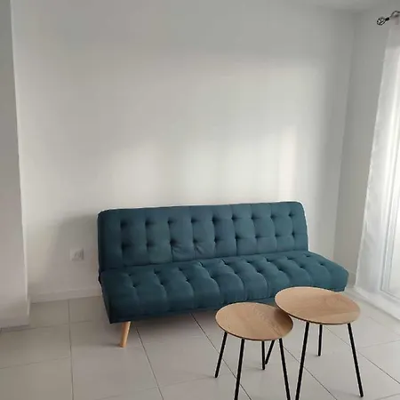 T2 Avec Balcon Tout équipé 300m Marché Central Appartement *